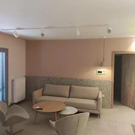Pink Rose Luxury And Comfort Apartment At The Centre Of Preveza Exterior photo
