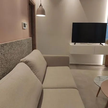 Pink Rose Luxury And Comfort Apartment At The Centre Of Preveza Exterior photo